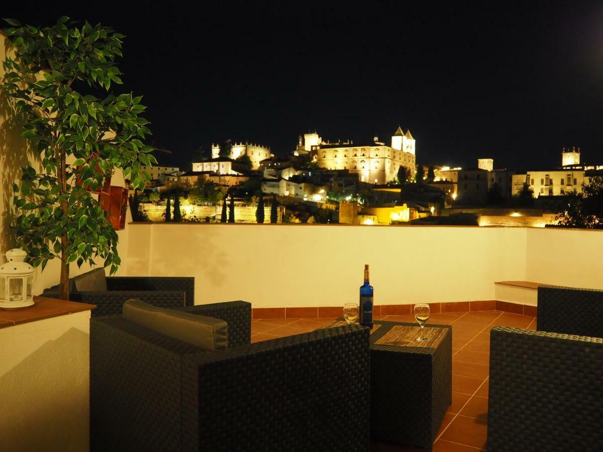 Apartamento Turístico. AZAHAR. Cáceres. Esterno foto
