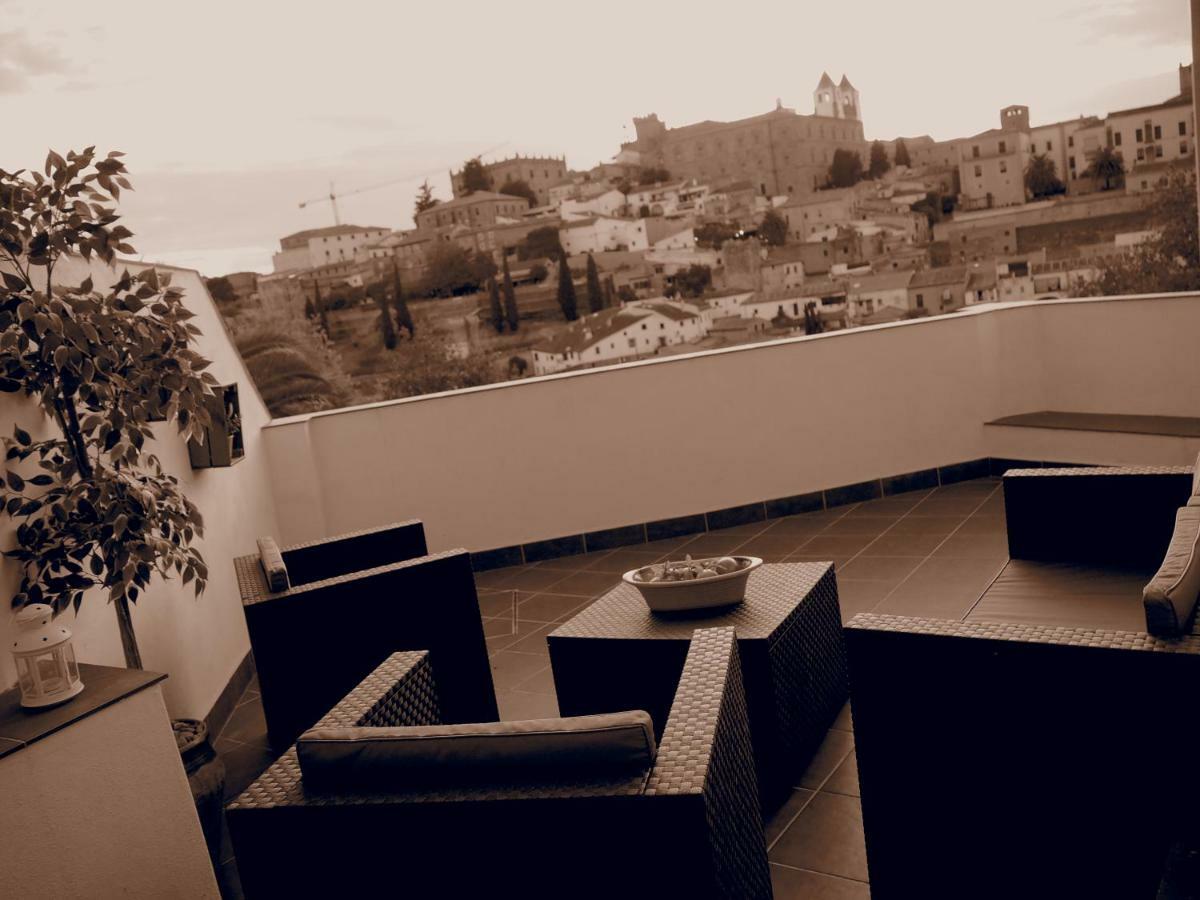 Apartamento Turístico. AZAHAR. Cáceres. Esterno foto
