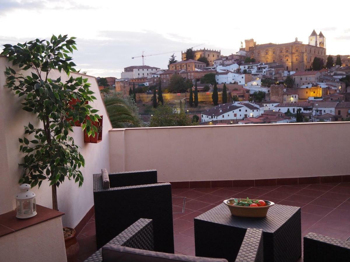 Apartamento Turístico. AZAHAR. Cáceres. Esterno foto