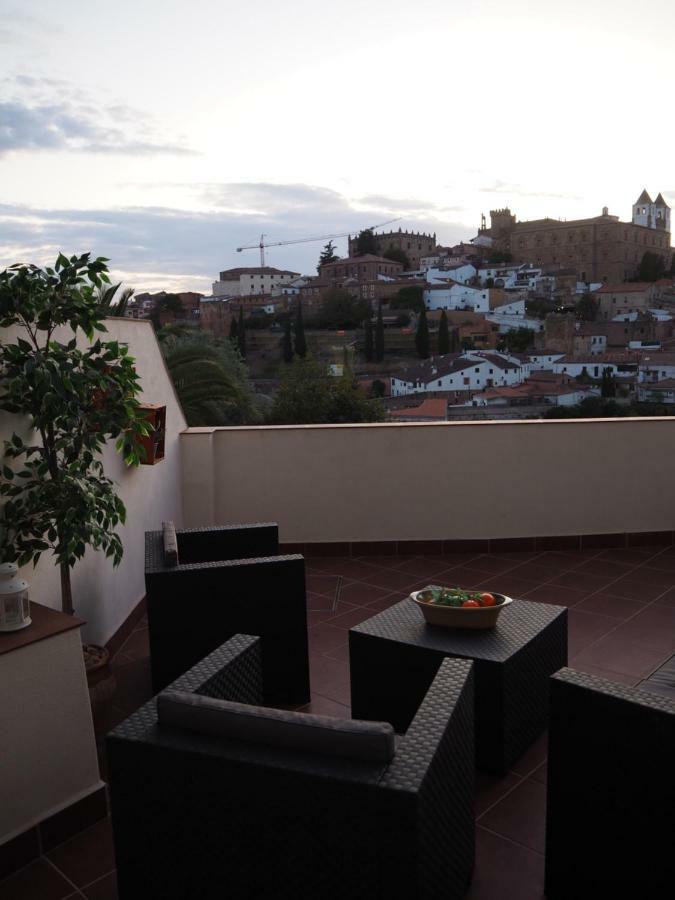 Apartamento Turístico. AZAHAR. Cáceres. Esterno foto